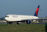 N394DL @ EIDW - dublin - by Piotr Tadeusz