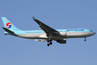 HL7538 @ VIE - Korean Air - by Joker767