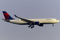 N856NW @ EDDF - on final - by Friedrich Becker