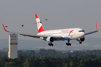 OE-LAY @ VIE - Austrian Airlines - by Chris Jilli