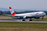 OE-LAY @ VIE - Austrian Airlines - by Chris Jilli