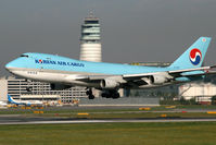 HL7466 @ LOWW - Korean B74F - by Stefan Mager - Spotterteam Graz