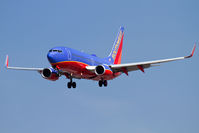N258WN @ LAX - Southwest Airlines N258WN (FLT SWA922) from Nashville Int'l (KBNA) on short final to RWY 25L. - by Dean Heald