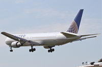 N667UA @ KORD - United Airlines Boeing 767-322, UAL906 arriving from San Francisco/KSFO, RWY 28 approach KORD. - by Mark Kalfas