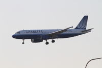 N498UA @ KORD - United Airlines Airbus A320-232, UAL689 arriving from KLGA, RWY 22L approach KORD. - by Mark Kalfas