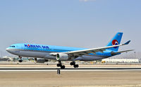HL8211 @ KLAS - HL8211 Korean Air Airbus A330-223 (cn 1133)

- Las Vegas - McCarran International (LAS / KLAS)
USA - Nevada, May 25, 2012
Photo: Tomás Del Coro - by Tomás Del Coro