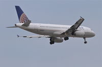 N433UA @ KORD - United Airlines Airbus A320-232, UAL388 arriving from Portland Int'l /KPDX, RWY 10 approach KORD. - by Mark Kalfas