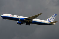 N775UA @ BRU - United Airlines - by Chris Jilli