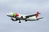 CS-TNI @ EGLL - Airbus A320-214 [0982] (TAP Air Portugal) Heathrow~G 20/11/2006 - by Ray Barber