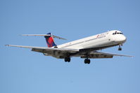 N908DL @ KSRQ - Delta Flight 1671 (N908DL) on approach to Sarasota-Bradenton International Airport following a flight from Hartsfield-Jackson Atlanta International Airport - by Jim Donten
