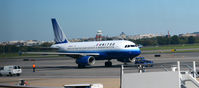 N809UA @ KDCA - Taxi DCA - by Ronald Barker