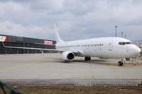 OE-LNR @ VIE - Travel Service - by Chris Jilli