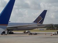 N675UA @ KIAH - @ gate @ IAH - by Arthur Tanyel