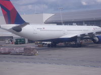 N802NW @ DTW - DELTA A330 - by christian maurer