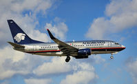N853AM @ KMIA - Landing in Miami International - by Alex Feldstein