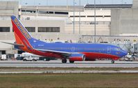 N442WN @ KPBI - Boeing 737-700 - by Mark Pasqualino