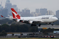 VH-OEJ @ YSSY - finals to 16R - by Bill Mallinson