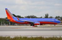 N8607M @ KFLL - Southwest B738 lining-up - by FerryPNL