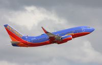 N203WN @ KFLL - Boeing 737-700 - by Mark Pasqualino