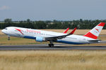 OE-LAY @ VIE - Austrian Airlines - by Chris Jilli