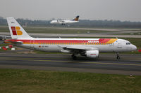 EC-HUJ @ EDDL - Airbus 320 Iberia - by Triple777