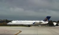 N982SW @ KMKE - CL-600-2B19 - by Mark Pasqualino