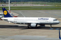 D-AIQT @ EDDH - Airbus A320-211 [1337] (Lufthansa) Hamburg-Fuhlsbuettel~D 16/08/2013 - by Ray Barber