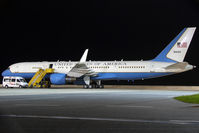 99-0004 @ VIE - USA - Air Force - by Joker767