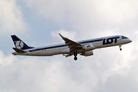 SP-LNA @ EGLL - Embraer Emb-195-200LR [19000415] (LOT Polish Airlines) Home~G 02/09/2011. On approach 27L. - by Ray Barber