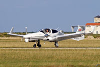 OE-FDA @ LOAN - Diamond DA-42MPP Twin Star [42.005] Wieiner Neustadt Ost~OE 13/09/2007 - by Ray Barber