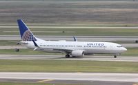 N76519 @ KIAH - Boeing 737-800 - by Mark Pasqualino