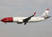 LN-NGK @ LEBL - Landing rwy 25R - by Shunn311