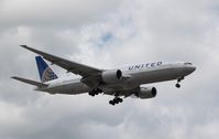 N782UA @ KORD - Boeing 777-200 - by Mark Pasqualino