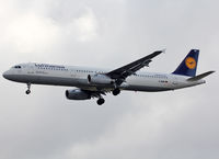 D-AISE @ LFBO - Landing rwy 32L - by Shunn311