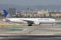 N782UA @ KLAX - Boeing 777-200 - by Mark Pasqualino