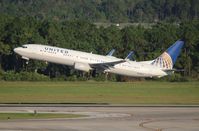 N69826 @ MCO - United - by Florida Metal