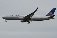 N672UA @ EGLL - Landing at EGLL 27R - by m0sjv