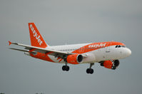 G-EZDU @ EHAM - EASYJET A319 - by fink123