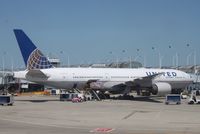 N793UA @ KORD - Boeing 777-200 - by Mark Pasqualino