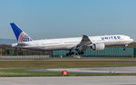 N2135U @ EDDF - on final RW07L - by Friedrich Becker