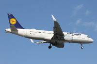 D-AIUC @ LMML - A320 D-AIUC Lufthansa - by Raymond Zammit