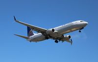 N37462 @ KLAX - United - by Florida Metal