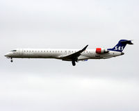 EI-GEF @ EKCH - EI-GEF landing rw 22L - by Erik Oxtorp