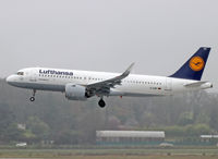 D-AINF @ LFBO - Landing rwy 14R - by Shunn311