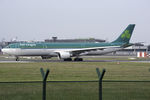 EI-GCF @ EIDW - Lining up r/w 28 - by Robert Kearney