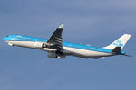 PH-AKA @ EHAM - at spl - by Ronald