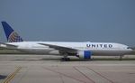 N215UA @ KORD - Boeing 777-222 - by Mark Pasqualino