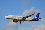 EI-SIS @ EKCH - EI-SIS´ first visit in CPH 18OCT22. Landing rw 22L - by Erik Oxtorp