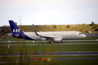 EI-SCD @ CPH - EI-SCD on the way for take off rw 04R for its first commercial flights. - by Erik Oxtorp