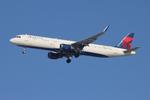 N111DC @ KMCO - DAL A321 zx lga-mco - by FloridaMetal